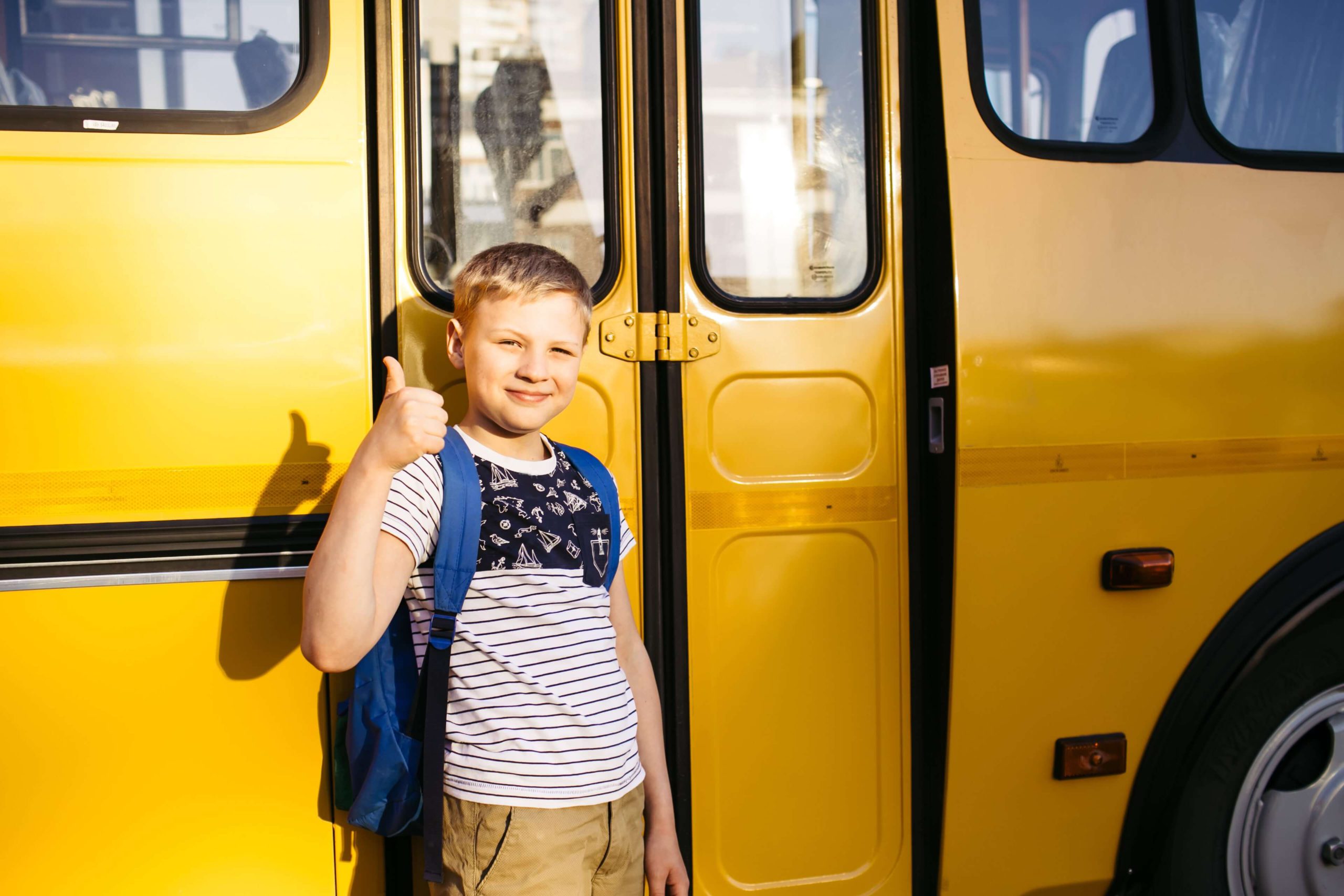dziecko w autobusie
